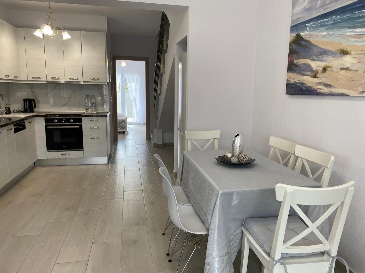 Lili Houses In Nikiti 350M From The Beach Exterior photo