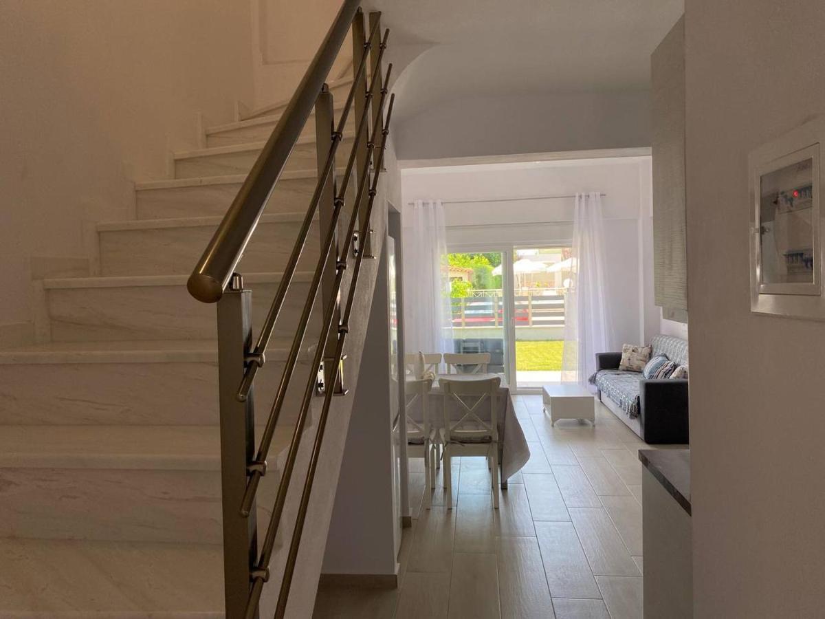 Lili Houses In Nikiti 350M From The Beach Exterior photo