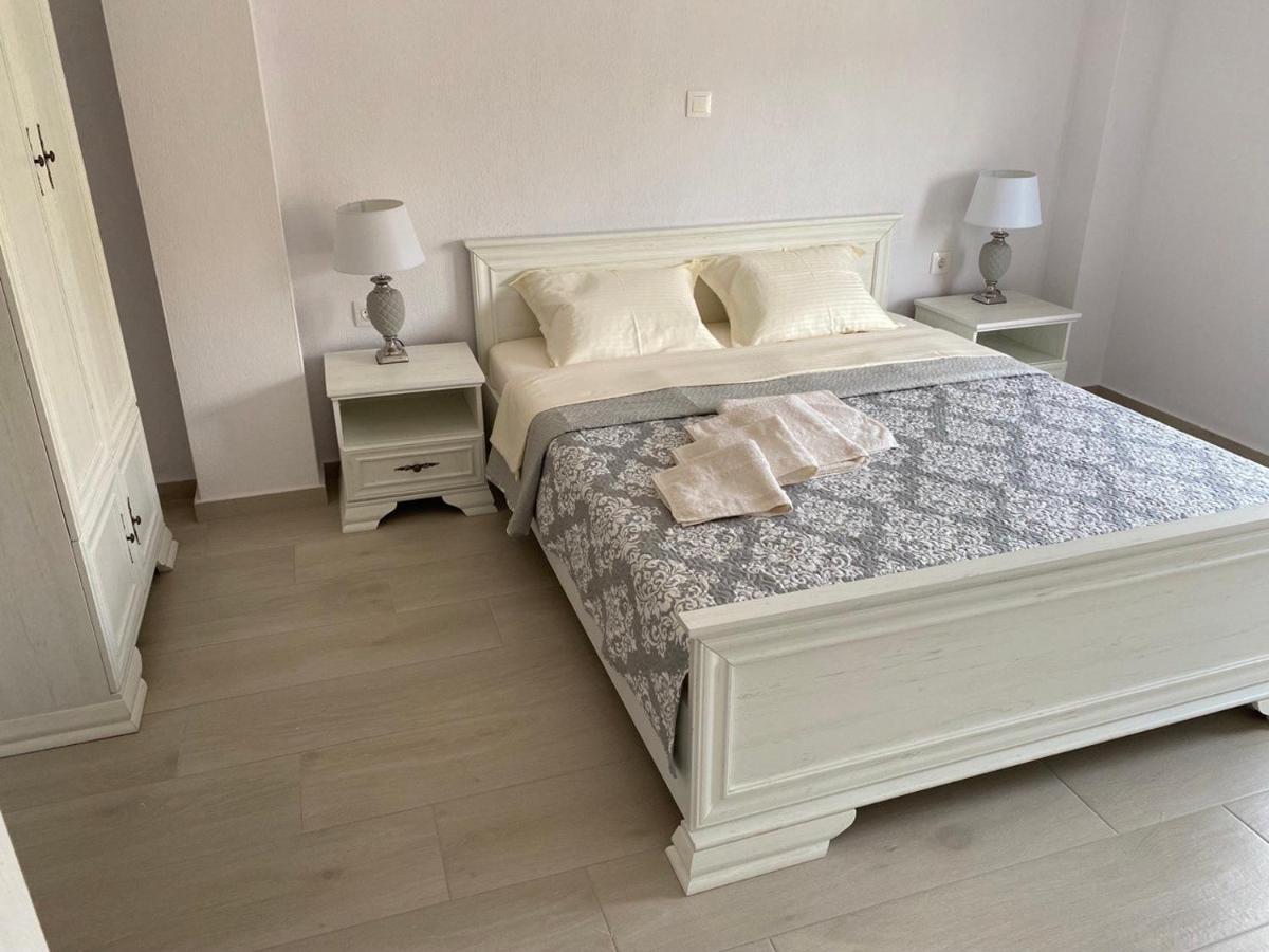 Lili Houses In Nikiti 350M From The Beach Exterior photo