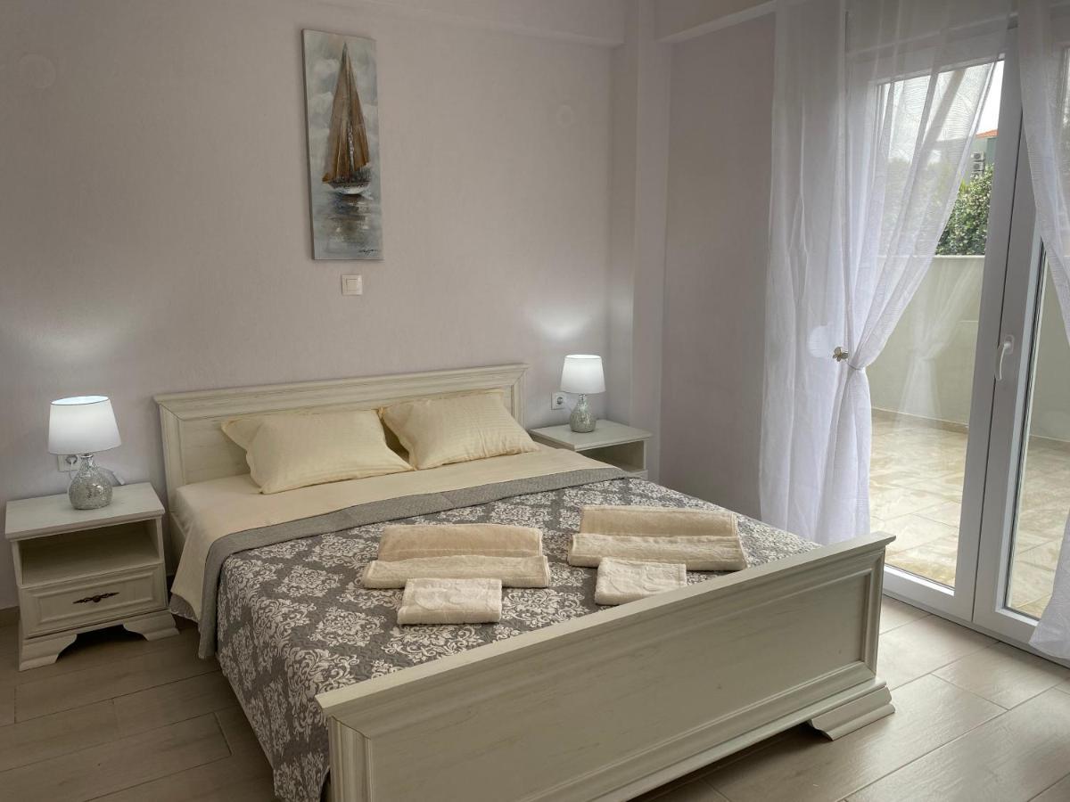 Lili Houses In Nikiti 350M From The Beach Exterior photo