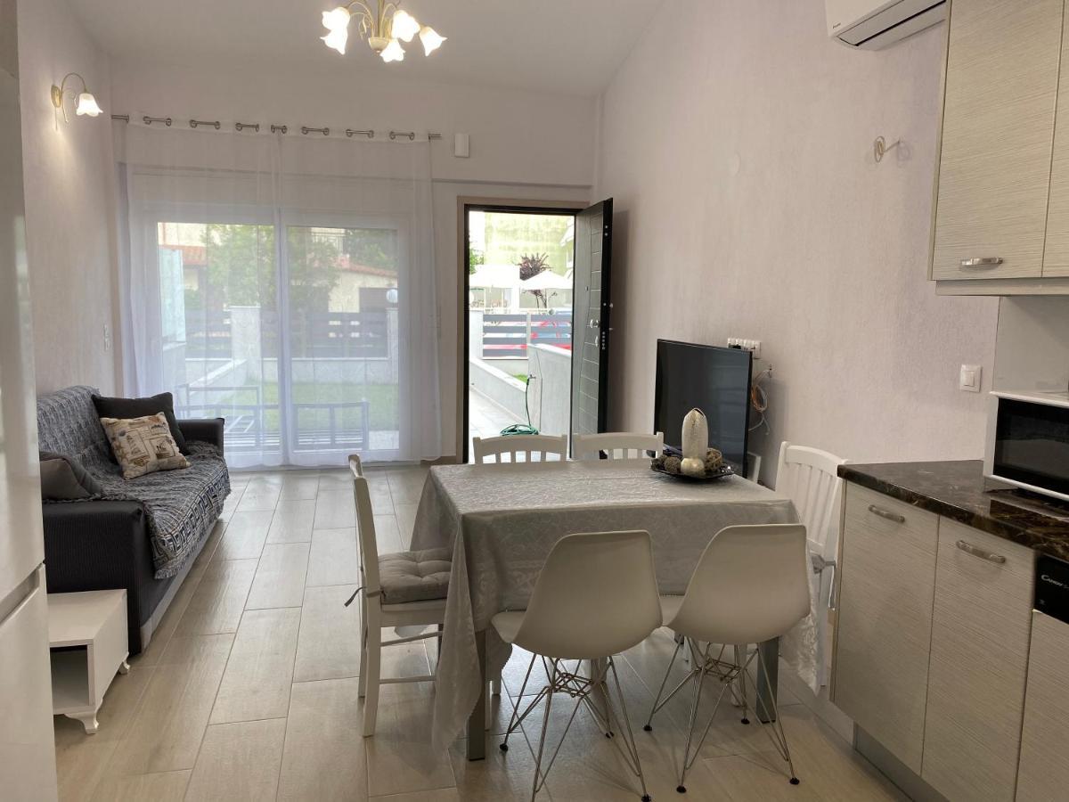 Lili Houses In Nikiti 350M From The Beach Exterior photo